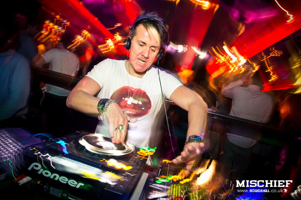 IMAGE: http://payload25.cargocollective.com/1/3/110609/2819051/15-02-2012-18_o.jpg